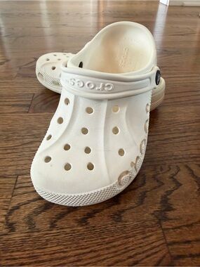 CROCS Classic Clog in Cream